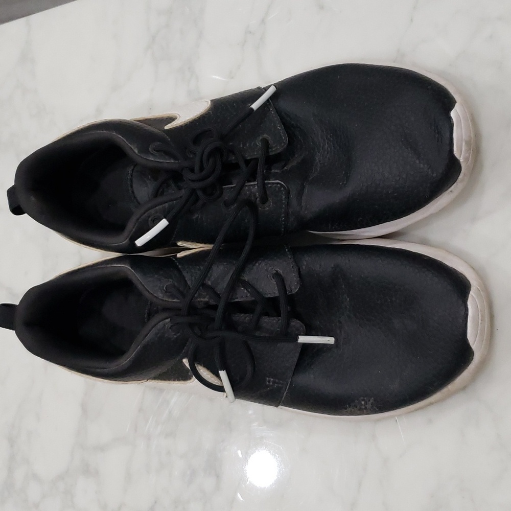 Women's black Nike